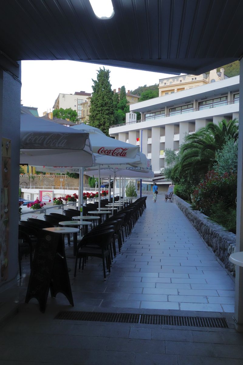 Cafe on promenade